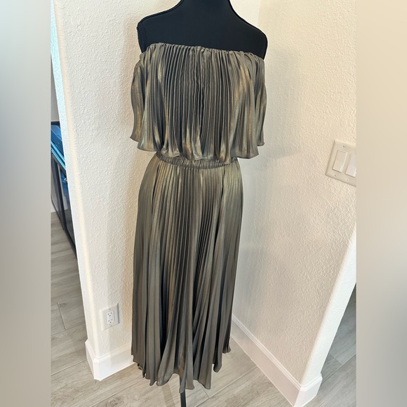 Pleated metallic olive colored skirt set - Picture 10 of 13